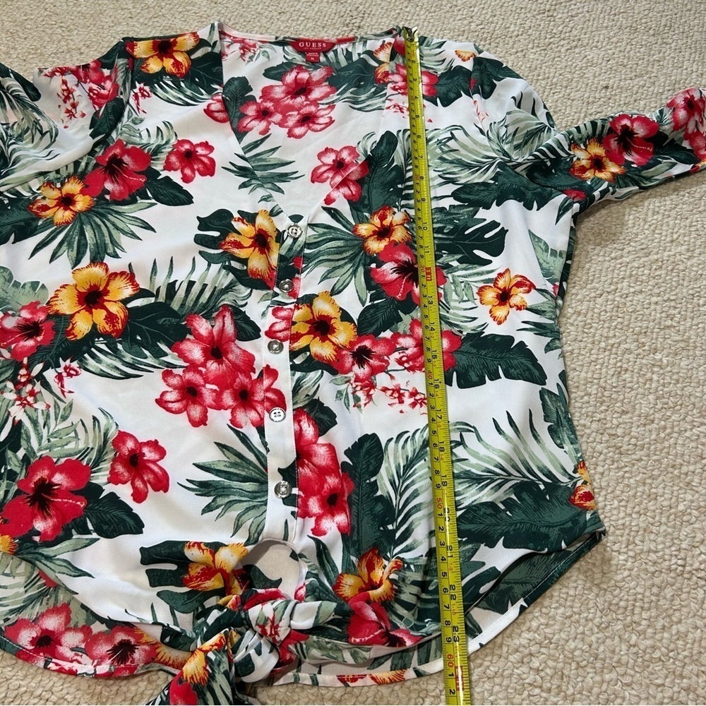 GUESS Size Medium Hawaiian Tie Front Blouse V-neck long Sleeve Button-Up Floral - Picture 10 of 10